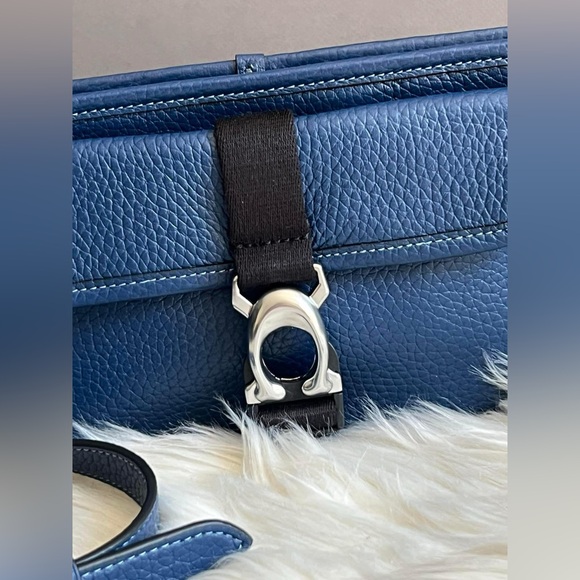 CM335 - Coach Beck Slim Crossbody - Picture 4 of 12